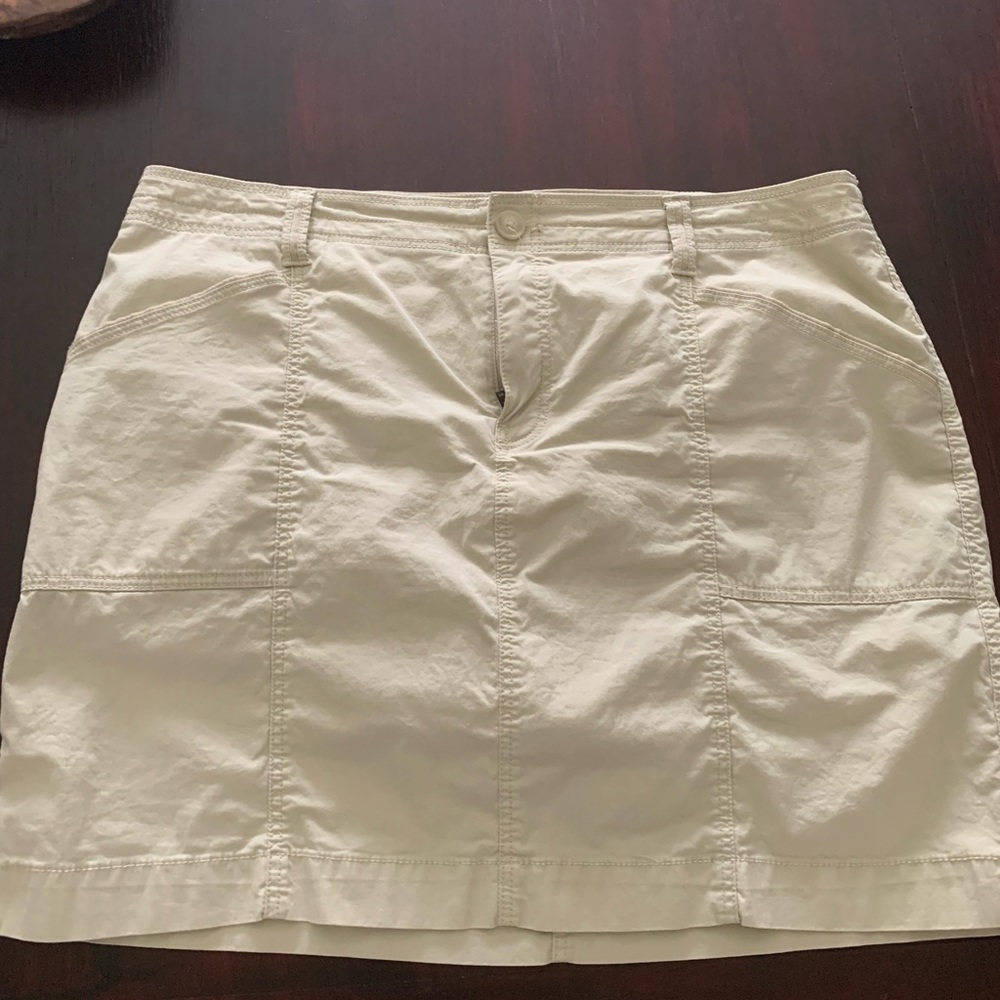 Chico’s khaki skirt, only worn 2 times. Chico’s Size 2,5 is like a 14.
